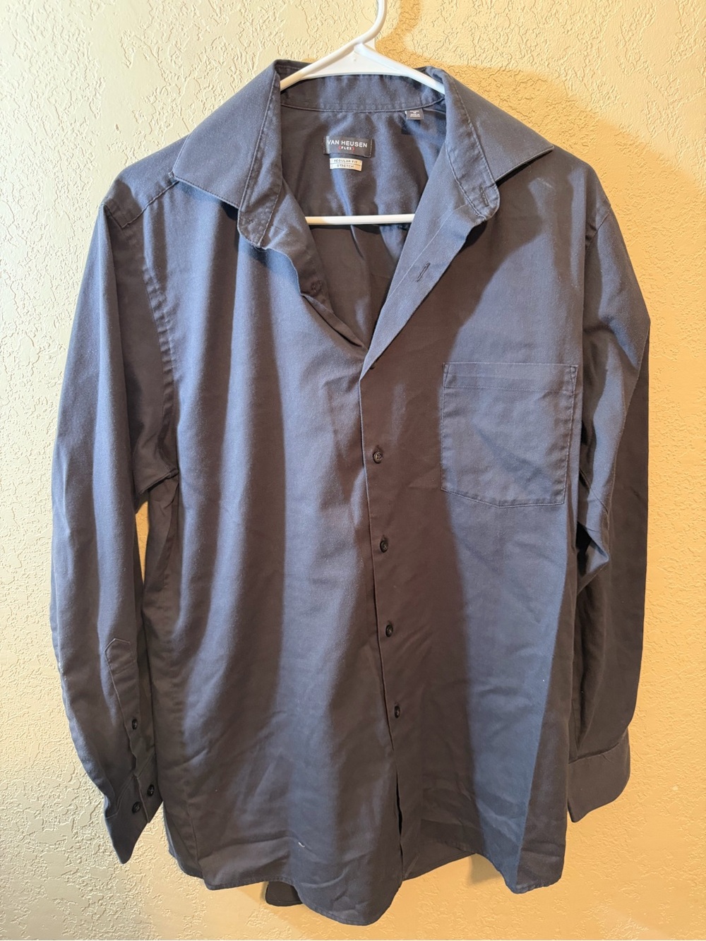 NWOT Men’s Van Heusen Regular Fit Button-Up Dress Shirt